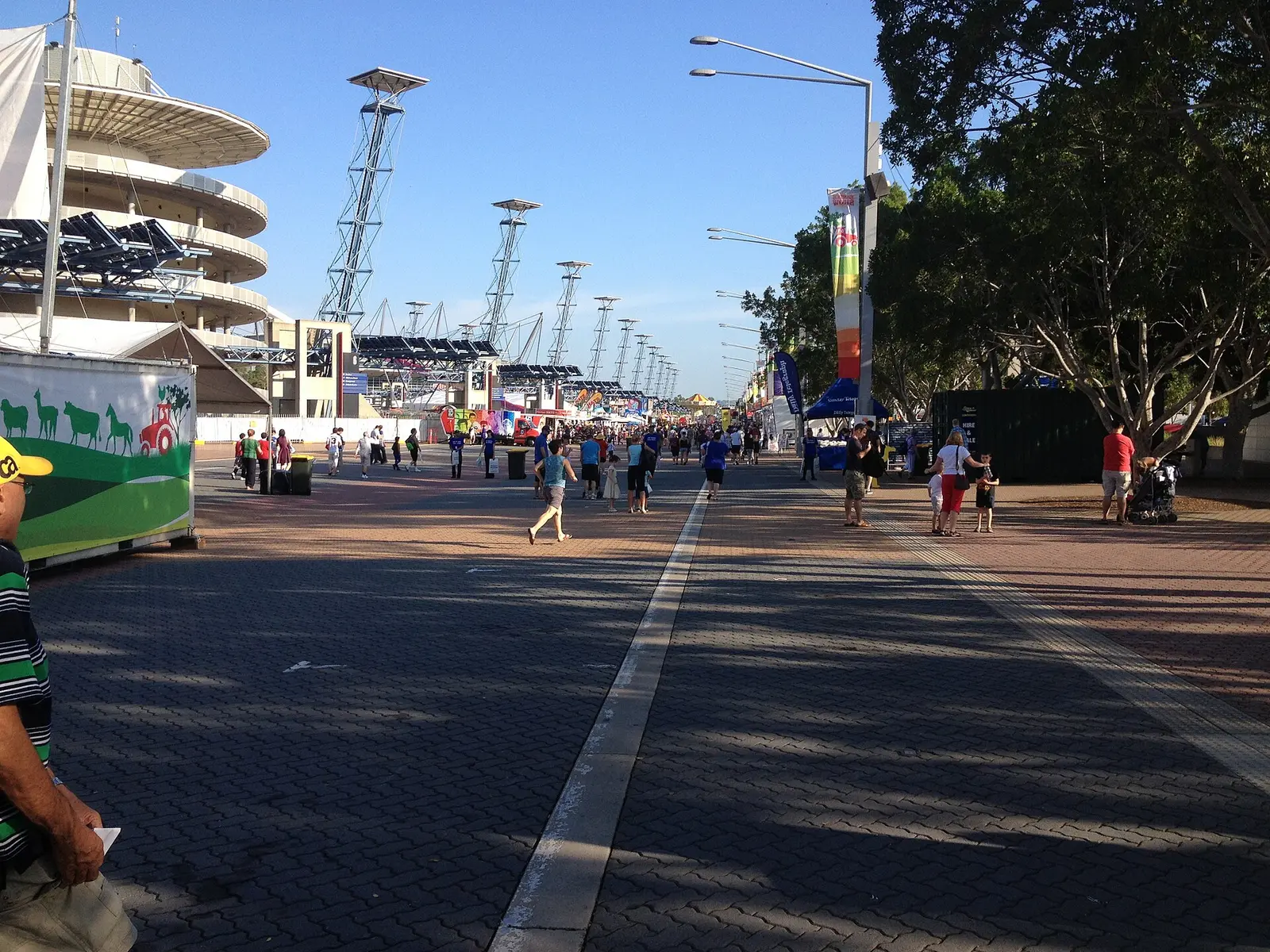 Crowds along Olympic Boulevard at the Sydney Royal Easter Show
